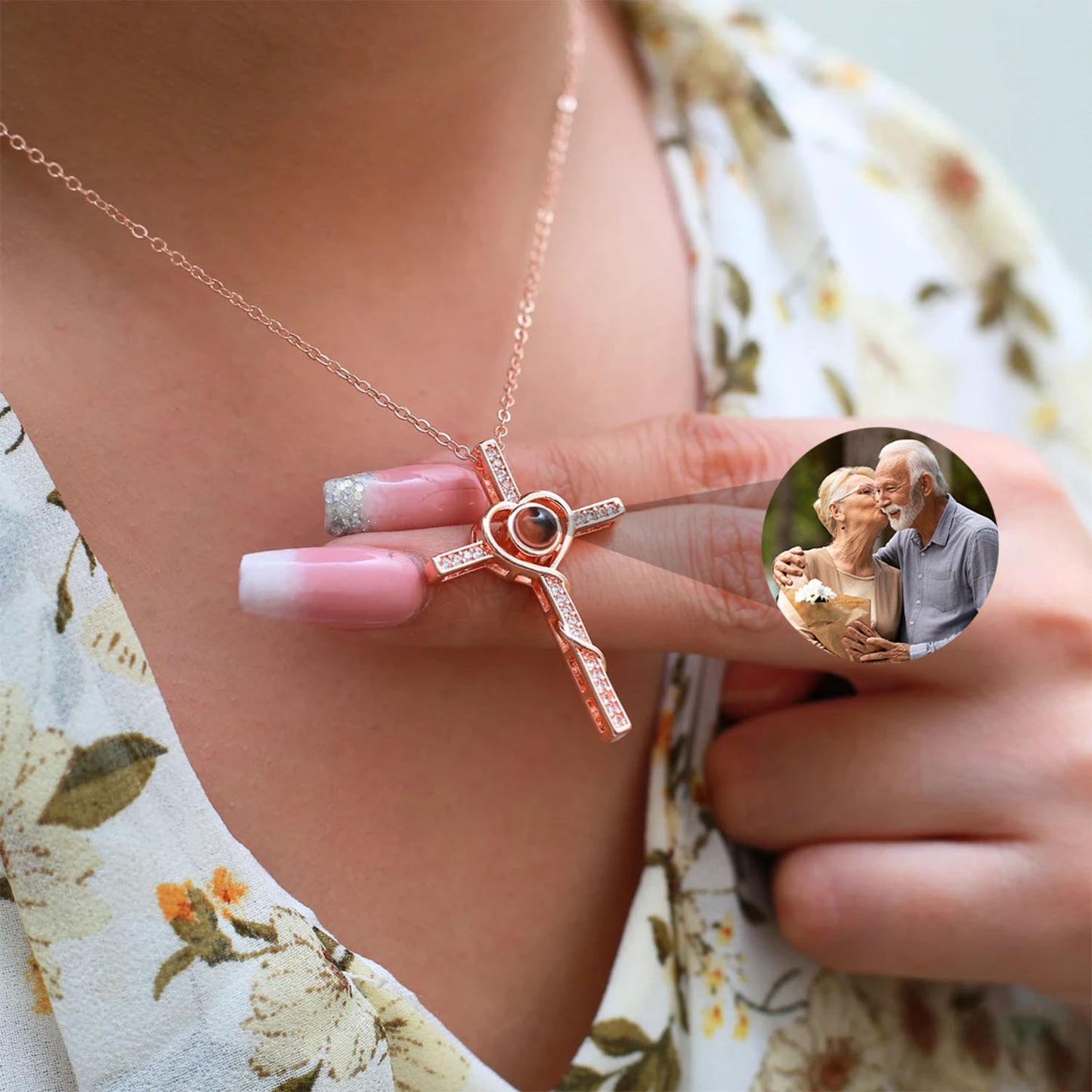 Coffret Rose Éternelle - Collier Croix de Jésus avec Photo Personnalisée